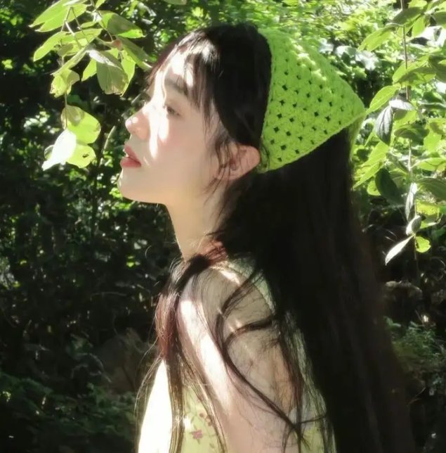 泳池里的男孩